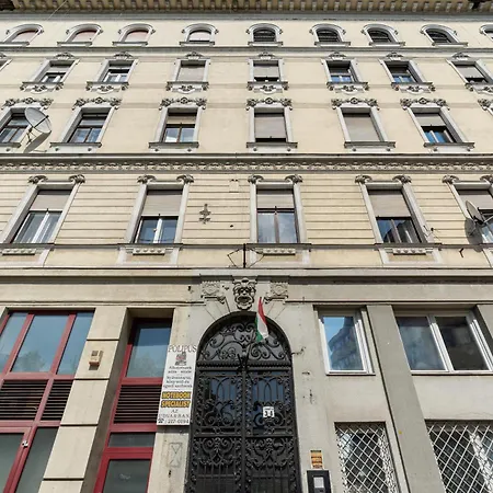 Csarnok * Budapešť