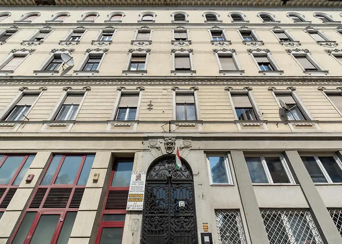 Csarnok * Budapest
